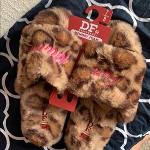 NWT “ Fur Mama” Dear Foam Slide-on Slippers